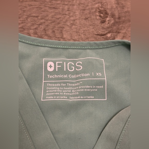 FIGS Scrub Top XS - Picture 4 of 4